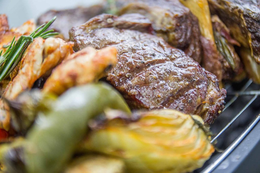 מנה של קייטרינג בשרי